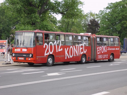 Autobus przegubowy Ikarus w Lublinie. Polska.