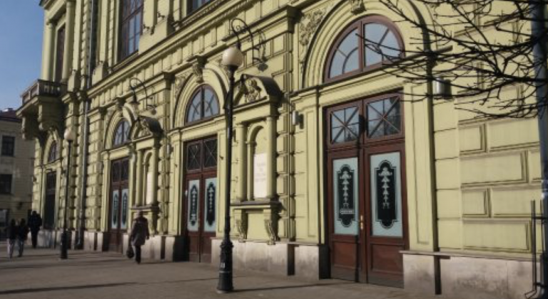 театр в польше