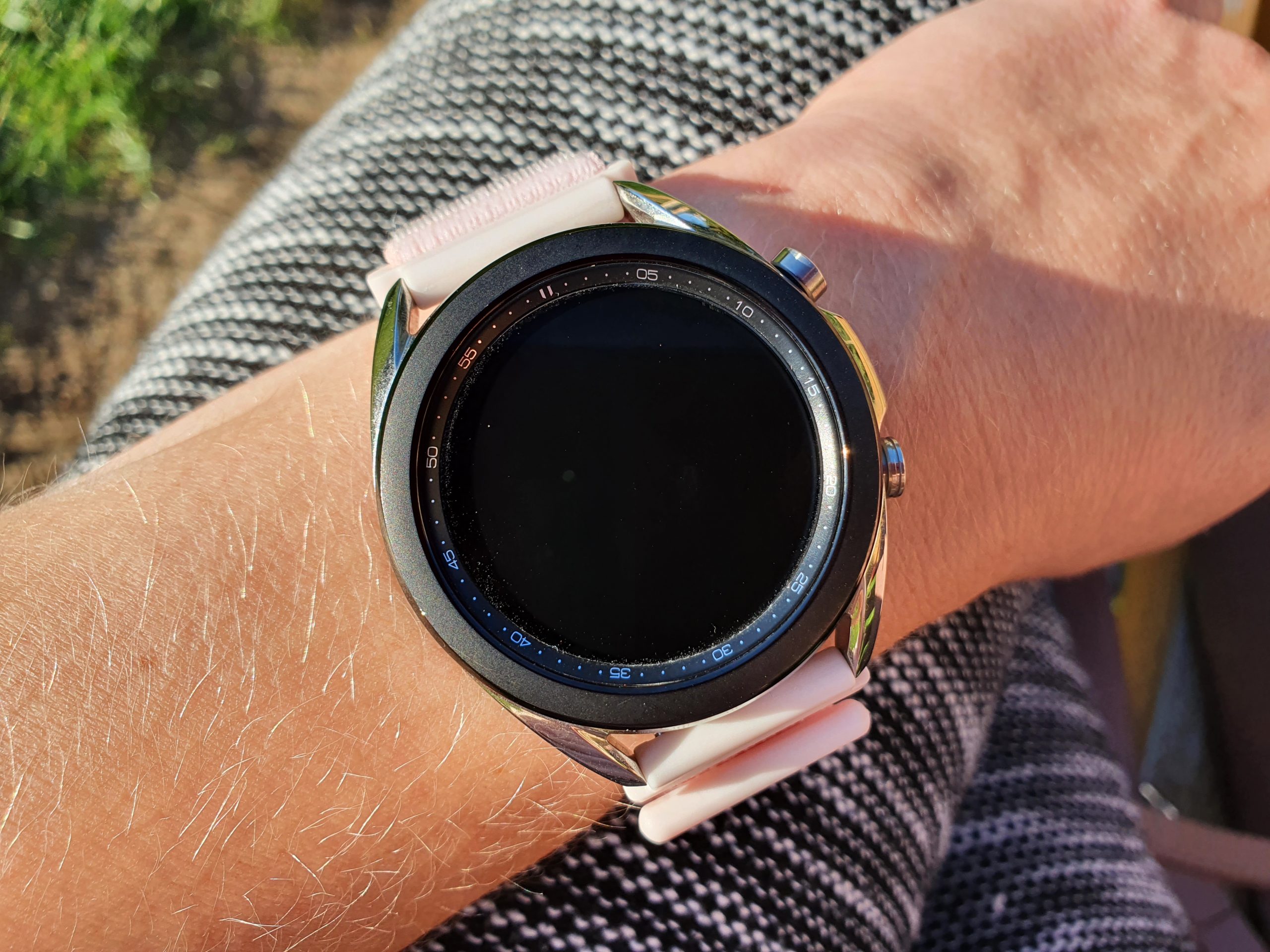 Galaxy watch esim. Безель Samsung Galaxy watch. Безель для самсунг галакси вотч 46 мм. Galaxy Wear 3. Самсунг галакси вотч безель использование.